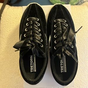 Tretorn black velvet with silver size 7